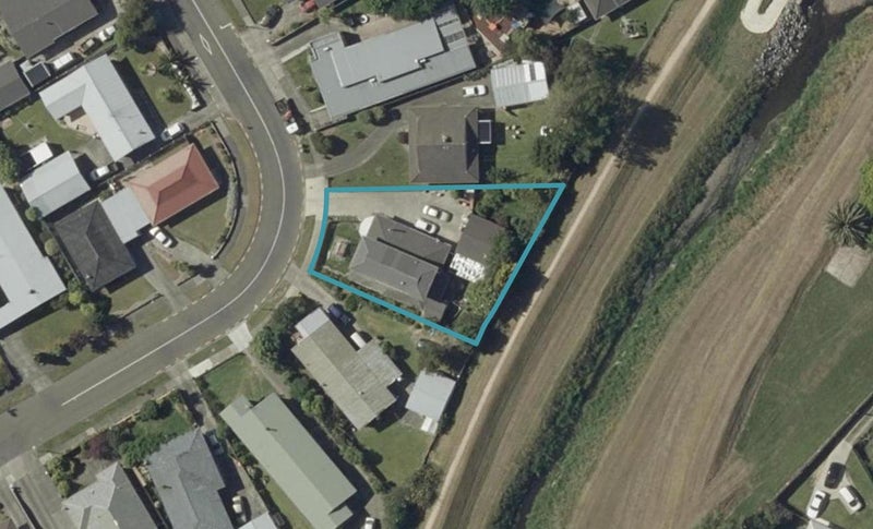 42 Somerset Crescent, Highbury, Palmerston North - Carousel 1