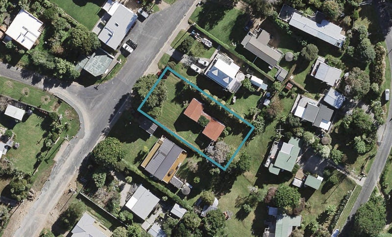 12 Moa Avenue, Oneroa, Waiheke Island - Carousel 1