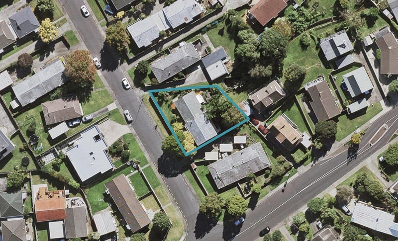 2/3 Mannering Place, Hillcrest, Auckland - Carousel 1