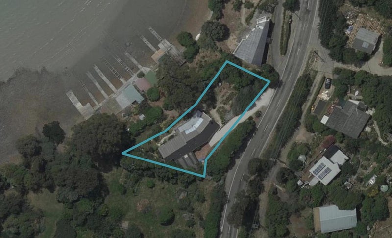 409 Marine Drive, Charteris Bay, Lyttelton - Carousel 1