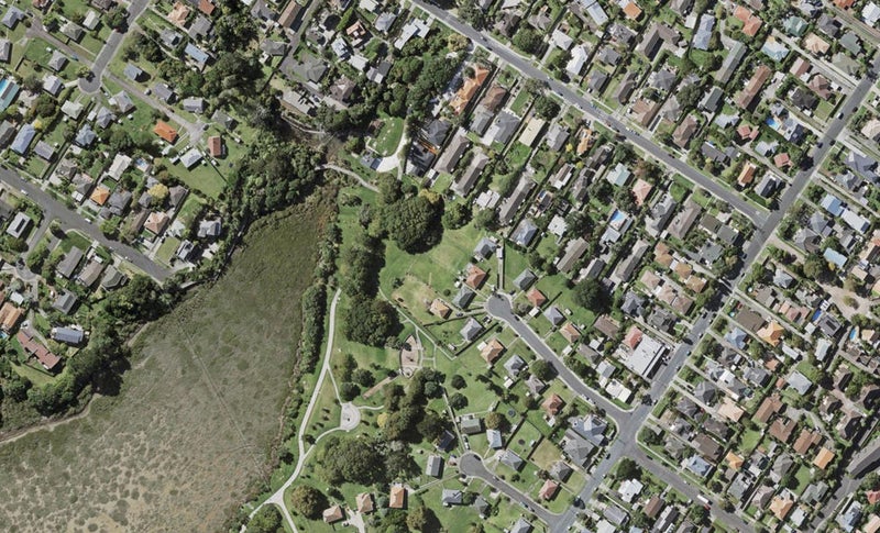 2 Rutherford Street, Belmont, Auckland - Carousel 1