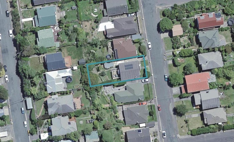 18 Burrows Avenue, Karori, Wellington - Carousel 1