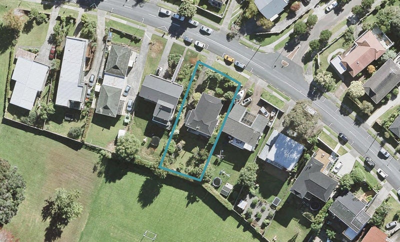 24 Sartors Avenue, Northcross, Auckland - Carousel 1