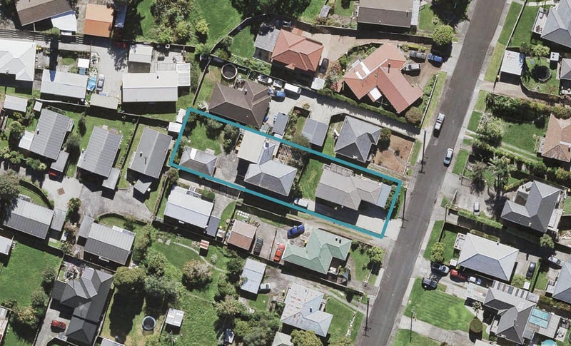 10 Preston Avenue, Henderson, Auckland - Carousel 1