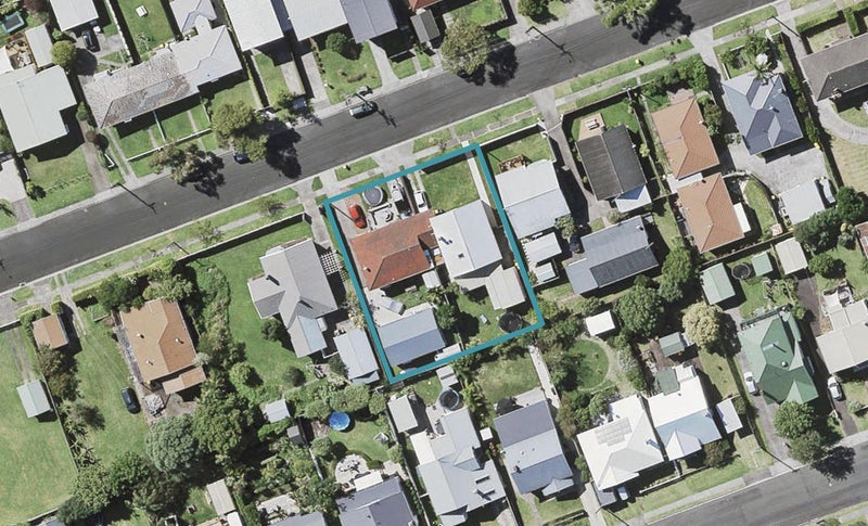 2/12 Corrella Road, Belmont, Auckland - Carousel 1