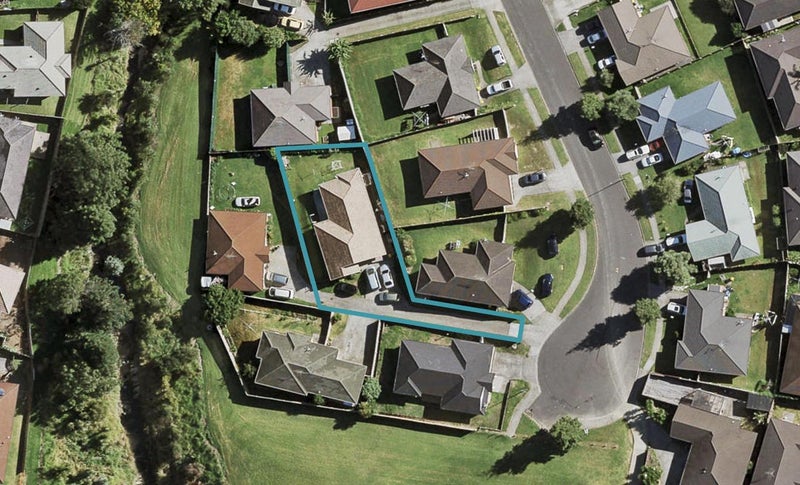 23 Loughinisland Place, Weymouth, Auckland - Carousel 1