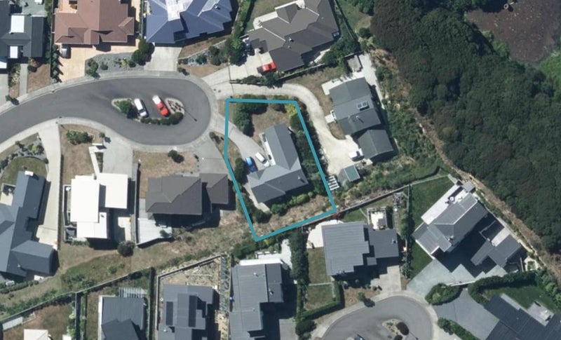 14 Hollyford Place, Aotea, Porirua - Carousel 1