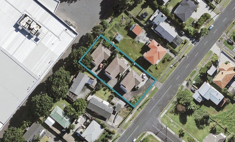 3/15 Newington Road, Henderson, Auckland - Carousel 1