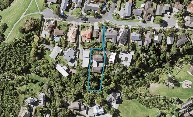 1/12 Oliver Twist Avenue, Mellons Bay, Auckland - Carousel 1