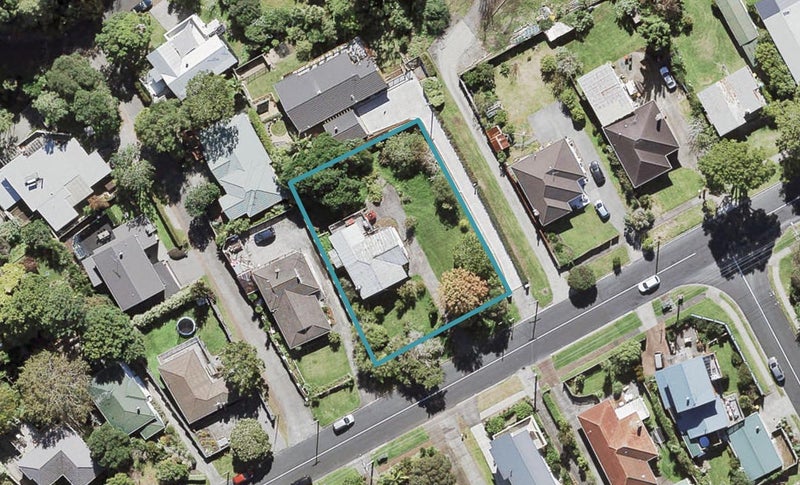 1 West Lynn Road, Titirangi, Auckland - Carousel 1