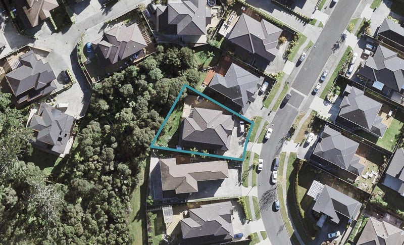 38 Harrowglen Drive, Northcross, Auckland - Carousel 1