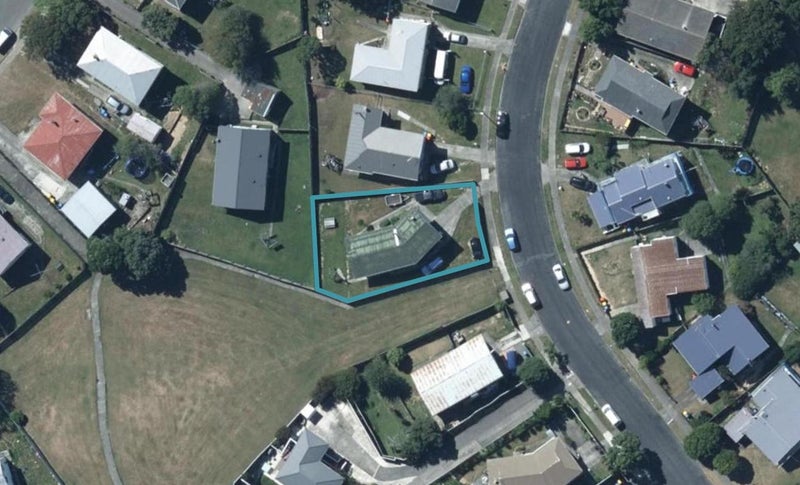 43 Beaumaris Crescent, Ascot Park, Porirua - Carousel 1