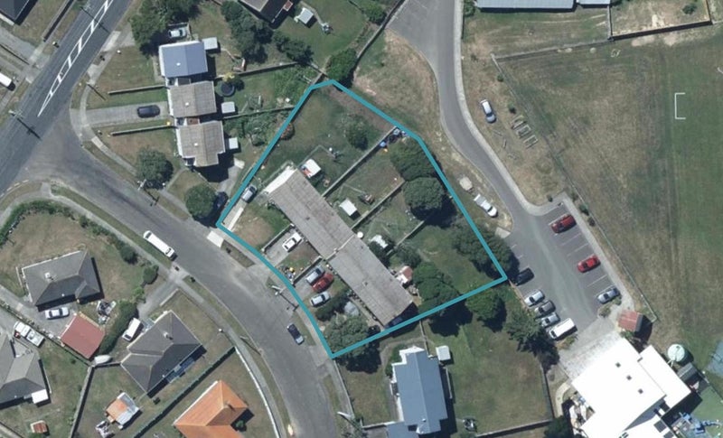 3D D'Urville Street, Cannons Creek, Porirua - Carousel 1