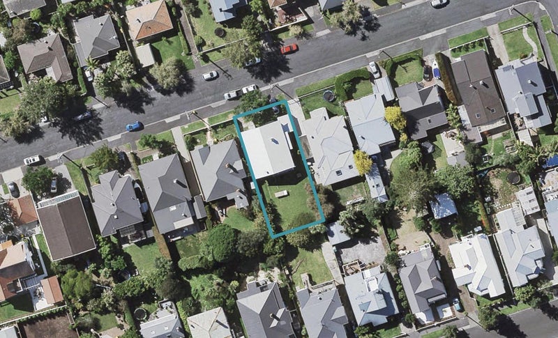 11 Empire Road, Devonport, Auckland - Carousel 1
