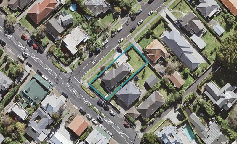 123 Hinemoa Street, Birkenhead, Auckland - Carousel 1