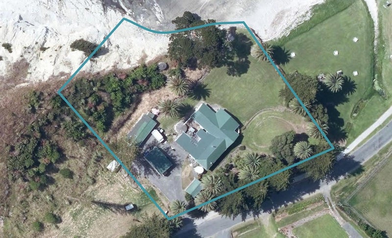 162 Newcastle Street, Māhia - Carousel 1