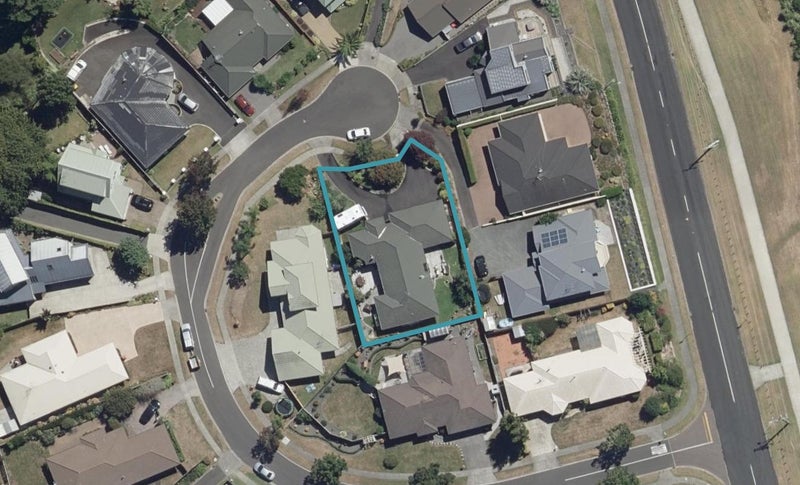 8 Millthorpe Crescent, Pukete, Hamilton - Carousel 1