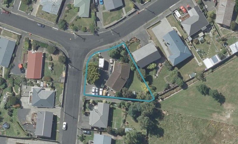 21 Bell Crescent, Concord, Dunedin - Carousel 1