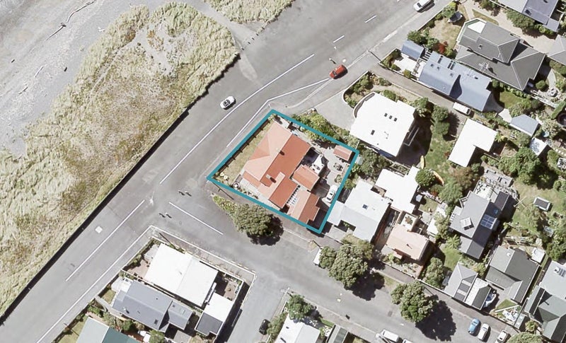 111 Marine Parade, Eastbourne, Lower Hutt - Carousel 1