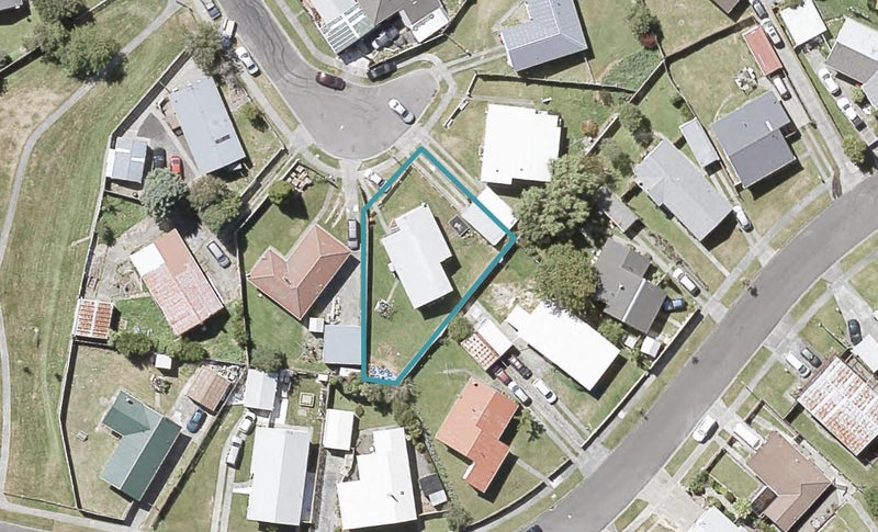 14 Bunratty Grove, Wainuiomata, Lower Hutt - Carousel 1