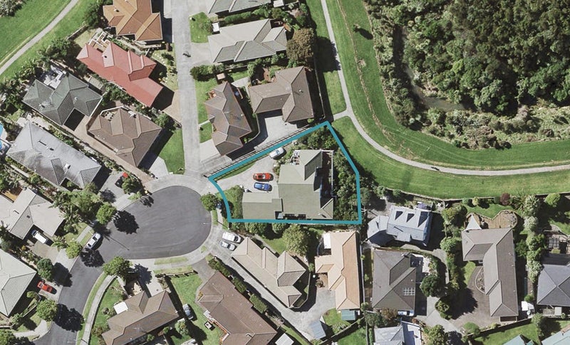23 Bernie Edwards Place, Botany Downs, Auckland - Carousel 1
