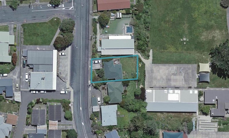 8 Mark Avenue, Paparangi, Wellington - Carousel 1
