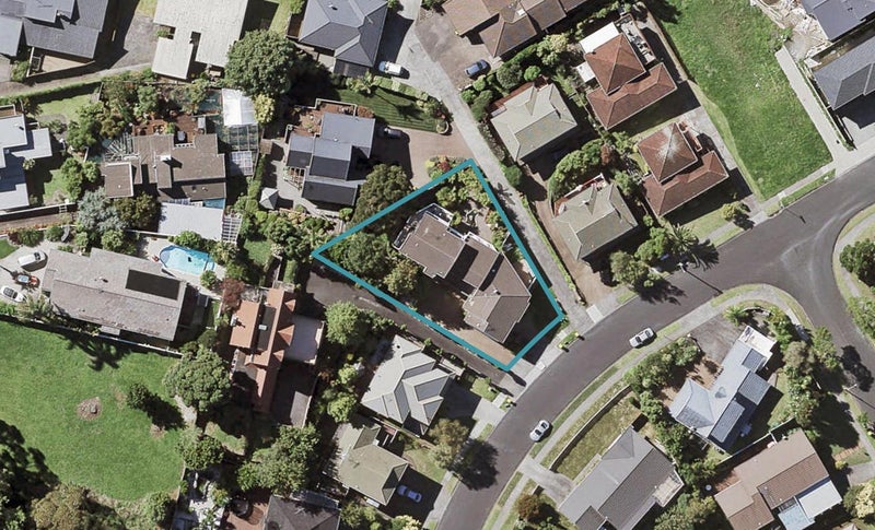 1/24 Mark Edward Drive, Half Moon Bay, Auckland - Carousel 1