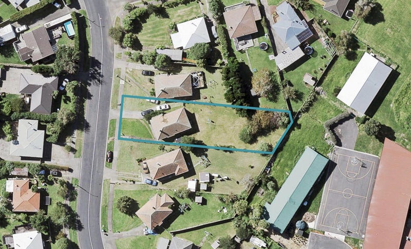 16 Farringdon Street, Glen Innes, Auckland - Carousel 1