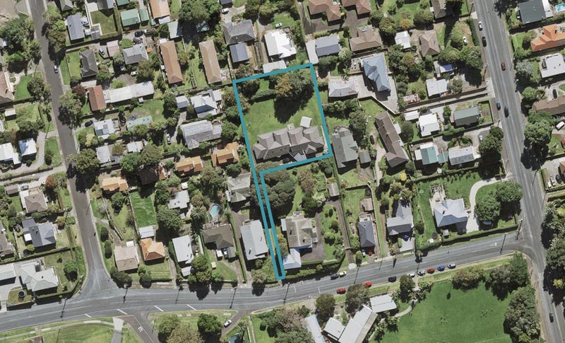 8 Taylor Road, Mangere Bridge, Auckland - Carousel 1