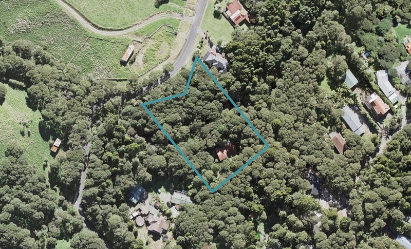 62 Grassmere Road, Henderson Valley, Auckland - Carousel 1