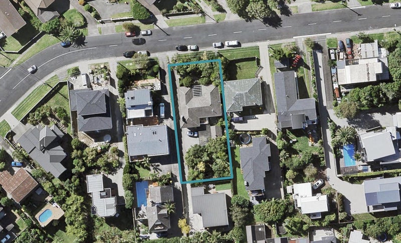 15 Castor Bay Road, Castor Bay, Auckland - Carousel 1