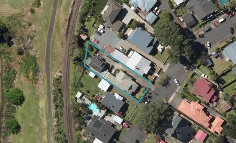 8 Hall Avenue, Regent, Whangarei - Carousel 1