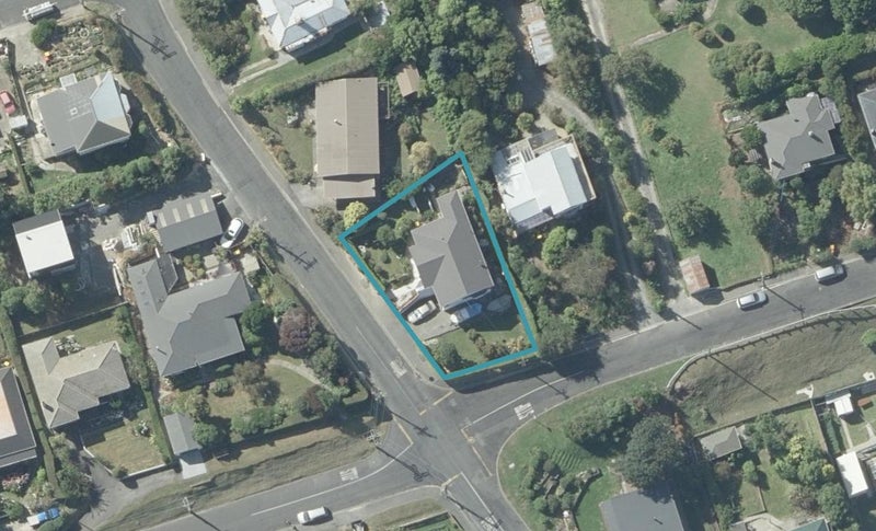 16 Athol Place, Ravensbourne, Dunedin - Carousel 1
