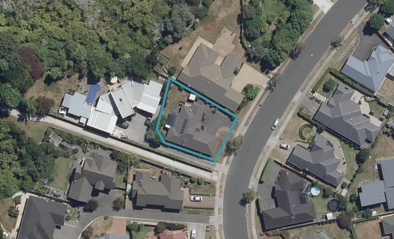 54 St James Drive, Huntington, Hamilton - Carousel 1