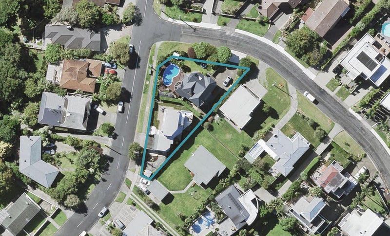 2/75 Castor Bay Road, Castor Bay, Auckland - Carousel 1