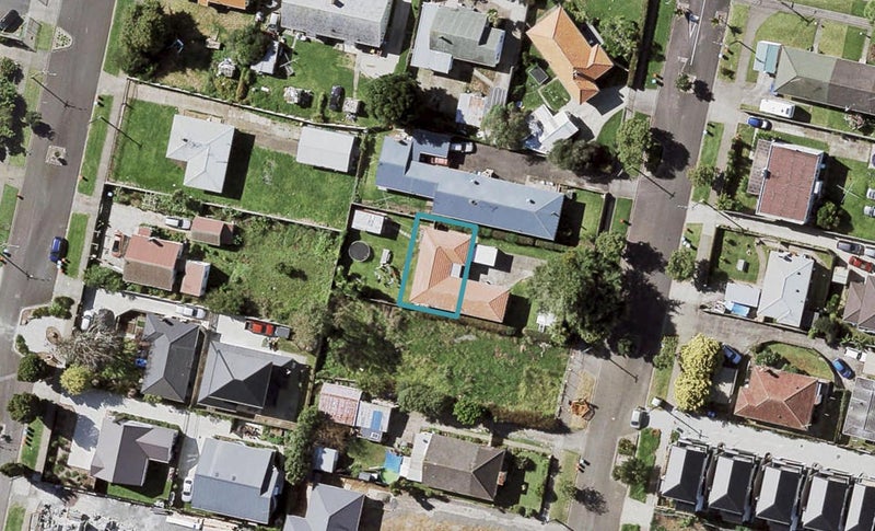 5C Holland Avenue, Point England, Auckland - Carousel 1