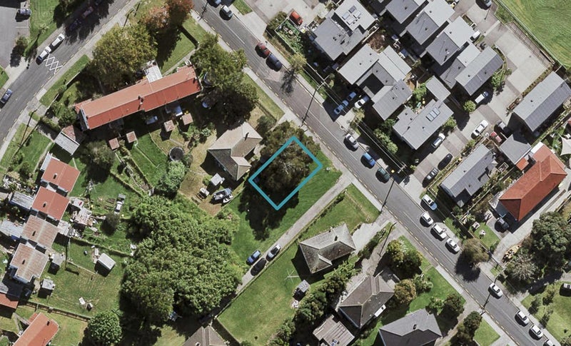 1 Huataki Road, Northcote, Auckland - Carousel 1