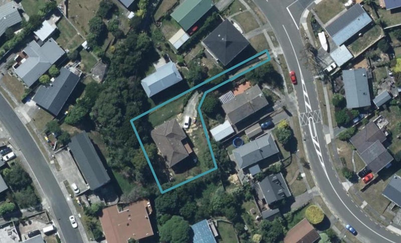 13 Staithes Drive North, Whitby, Porirua - Carousel 1