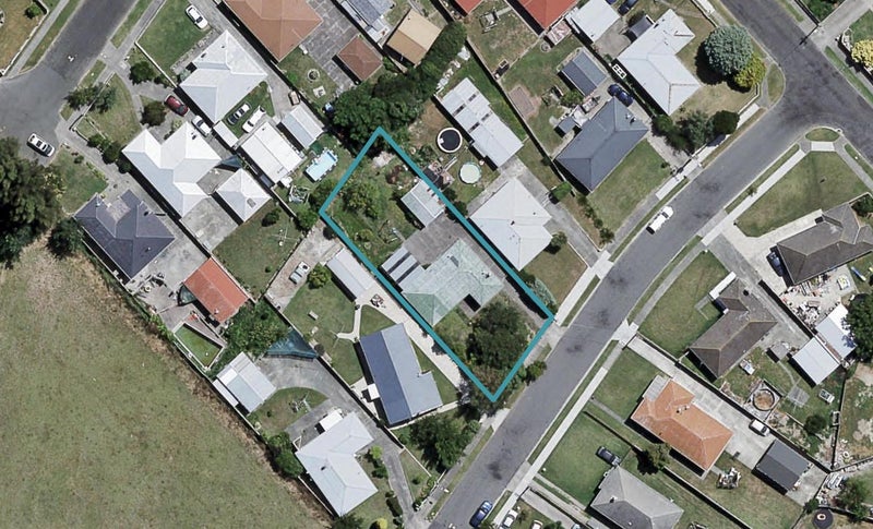 9 Moore Avenue, Maraenui, Napier - Carousel 1