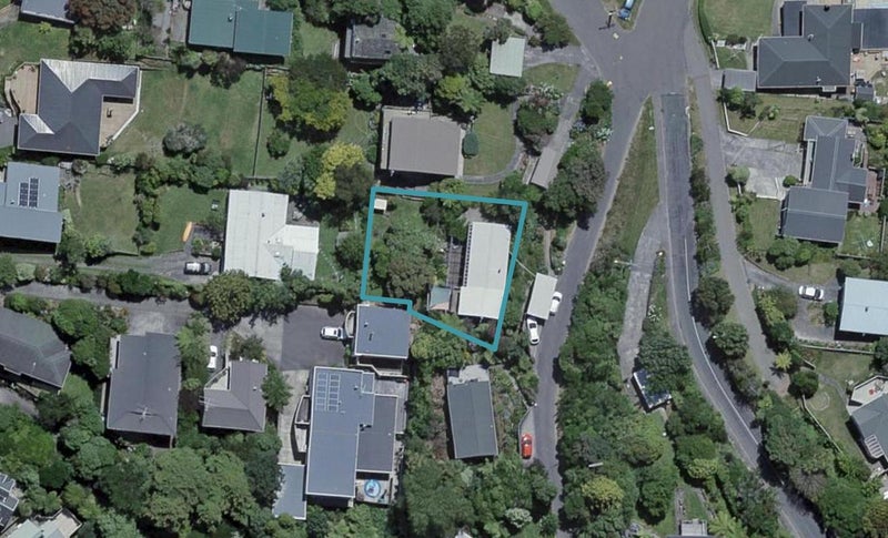 1 Carleton Terrace, Tawa, Wellington - Carousel 1