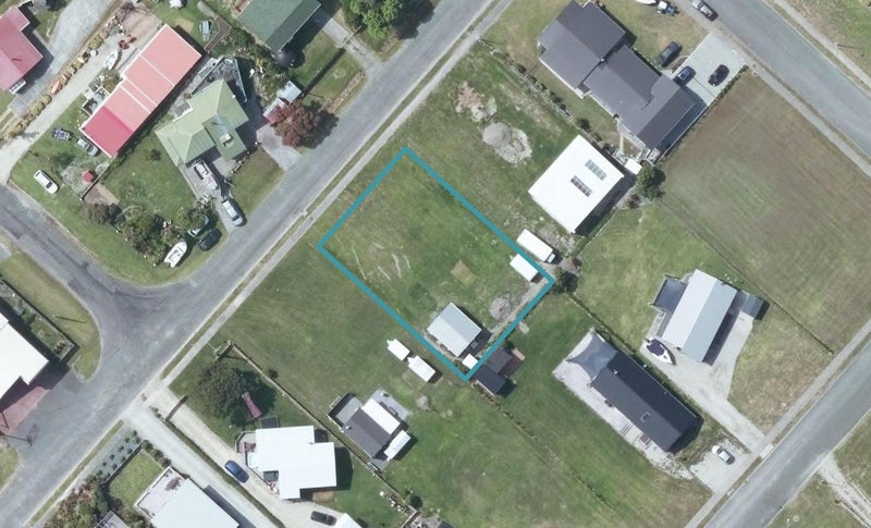 11 Lochiel Street, Māhia - Carousel 1