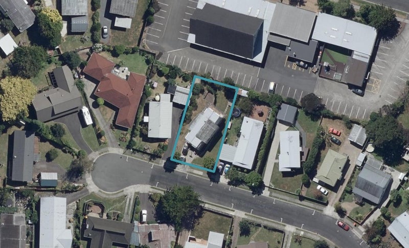 12 Camellia Place, Hamilton Lake, Hamilton - Carousel 1