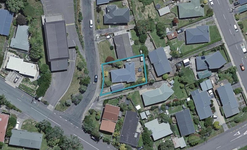 4 Jane Grove, Paparangi, Wellington - Carousel 1
