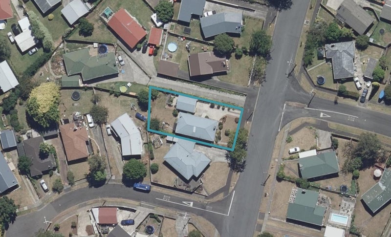 29 Garden Heights Avenue, Glenview, Hamilton - Carousel 1
