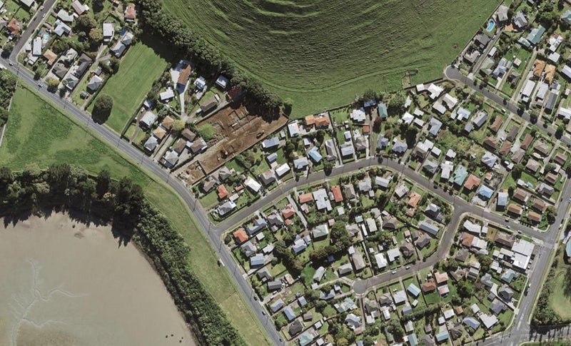 8 Kapuka Road, Mangere Bridge, Auckland - Carousel 1