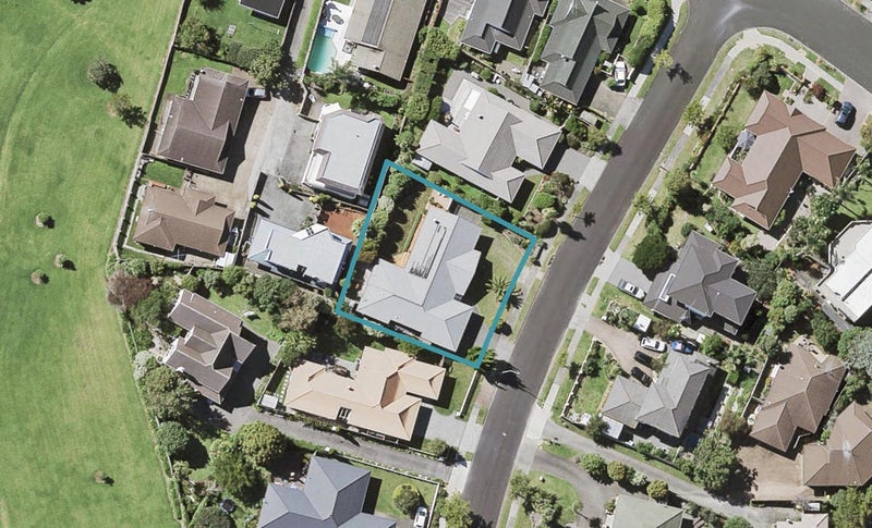 8 Wiltshire Place, Somerville, Manukau - Carousel 1