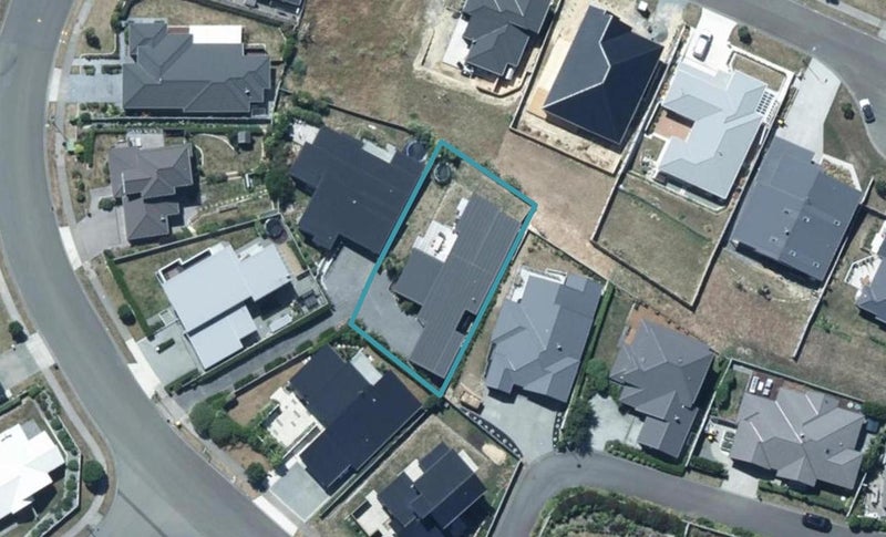 61 Endeavour Drive, Whitby, Porirua - Carousel 1