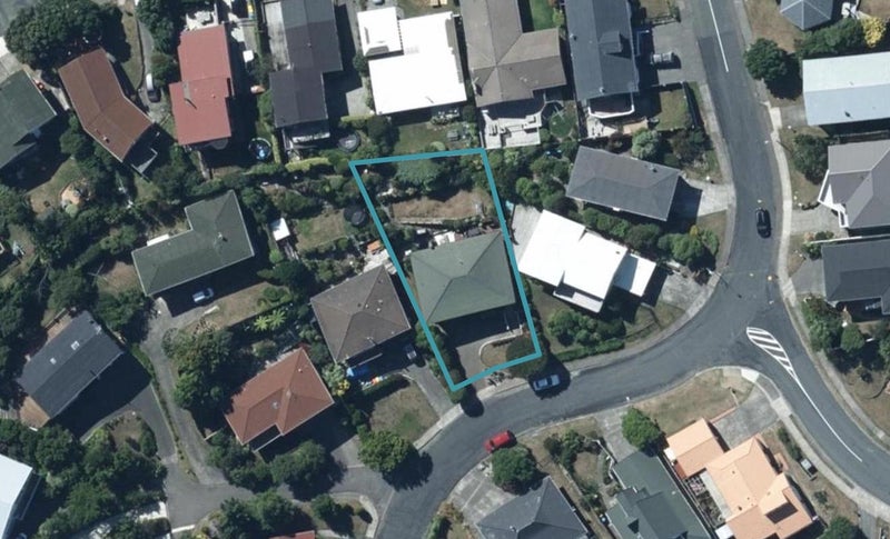8 Truro Road, Camborne, Porirua - Carousel 1