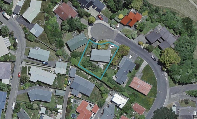 5 Bushland Grove, Paparangi, Wellington - Carousel 1