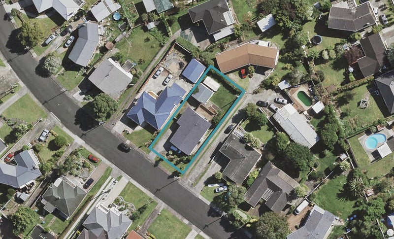 14 Lynmore Drive, Hillpark, Auckland - Carousel 1
